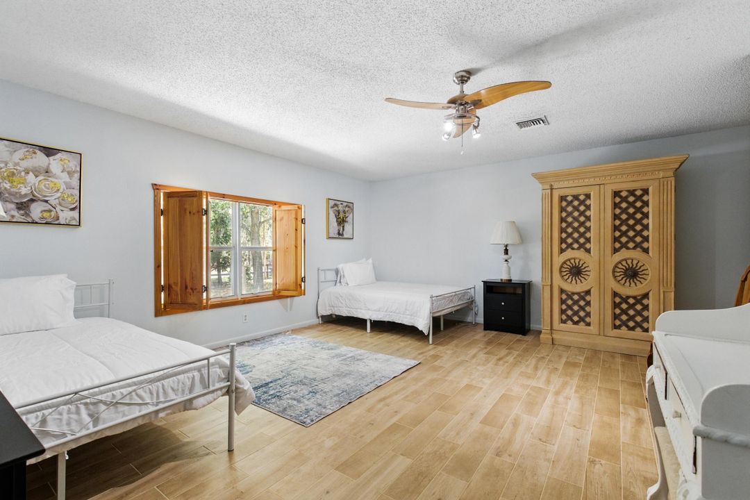 For Rent: $4,800 (4 beds, 2 baths, 2363 Square Feet)