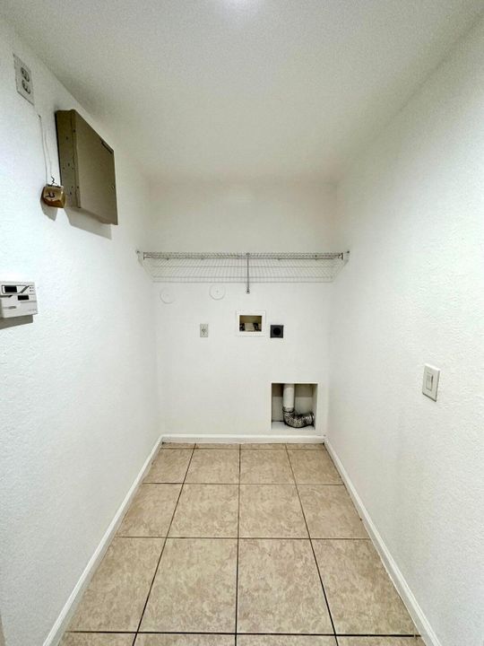 待售: $790,000 (6 贝兹, 4 浴室, 3424 平方英尺)