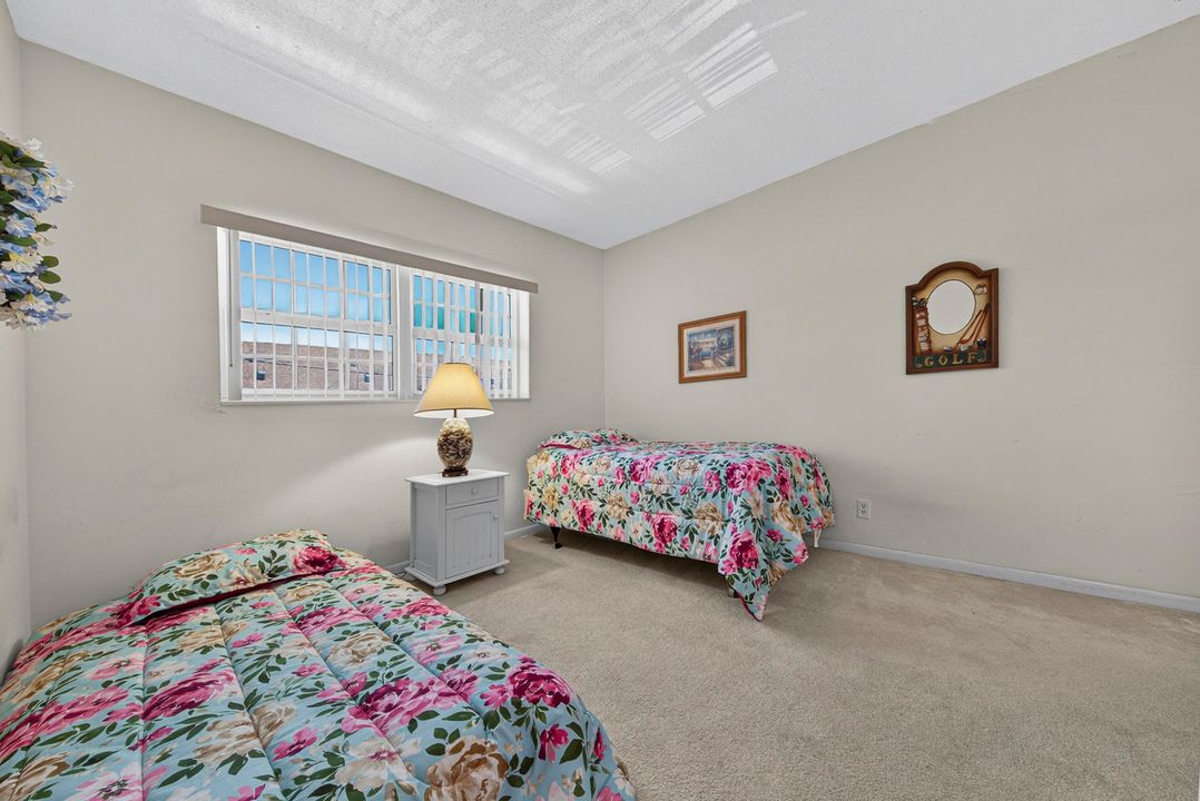 Active With Contract: $158,788 (2 beds, 2 baths, 940 Square Feet)