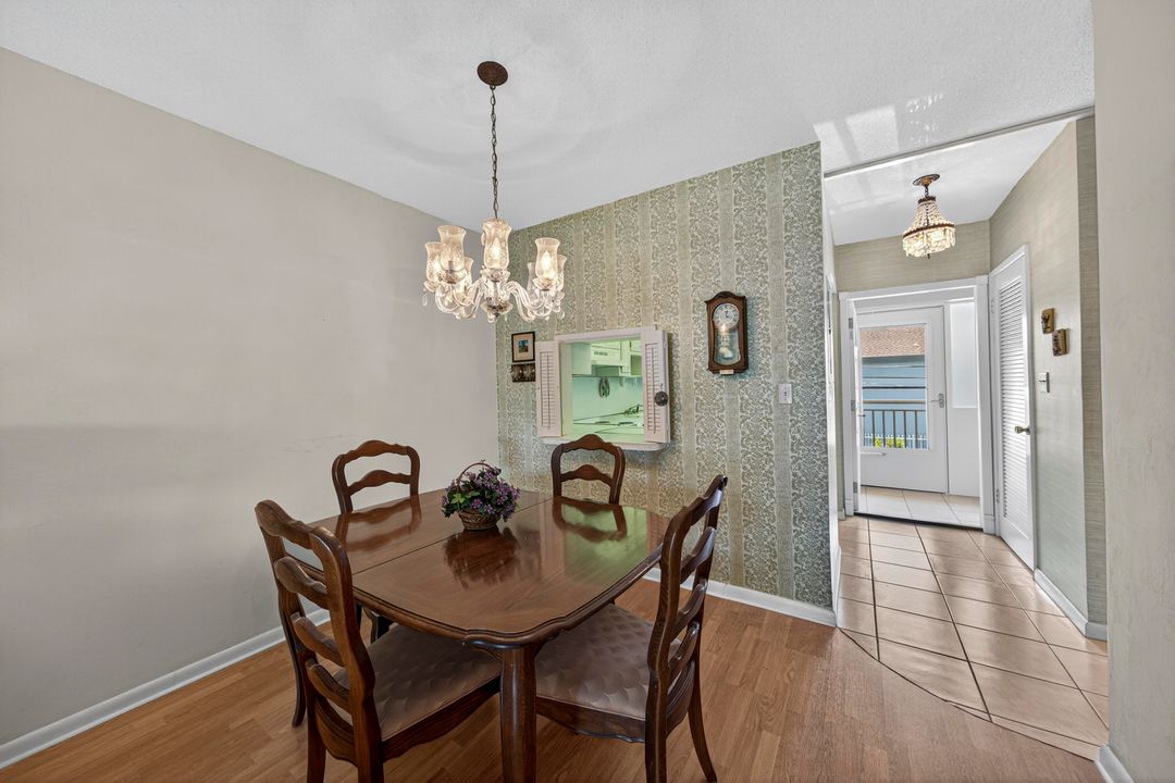 Active With Contract: $158,788 (2 beds, 2 baths, 940 Square Feet)