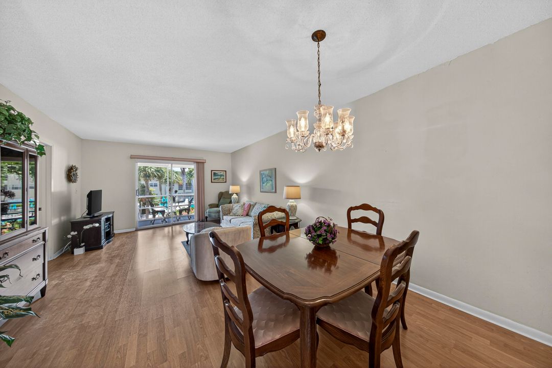 Active With Contract: $158,788 (2 beds, 2 baths, 940 Square Feet)