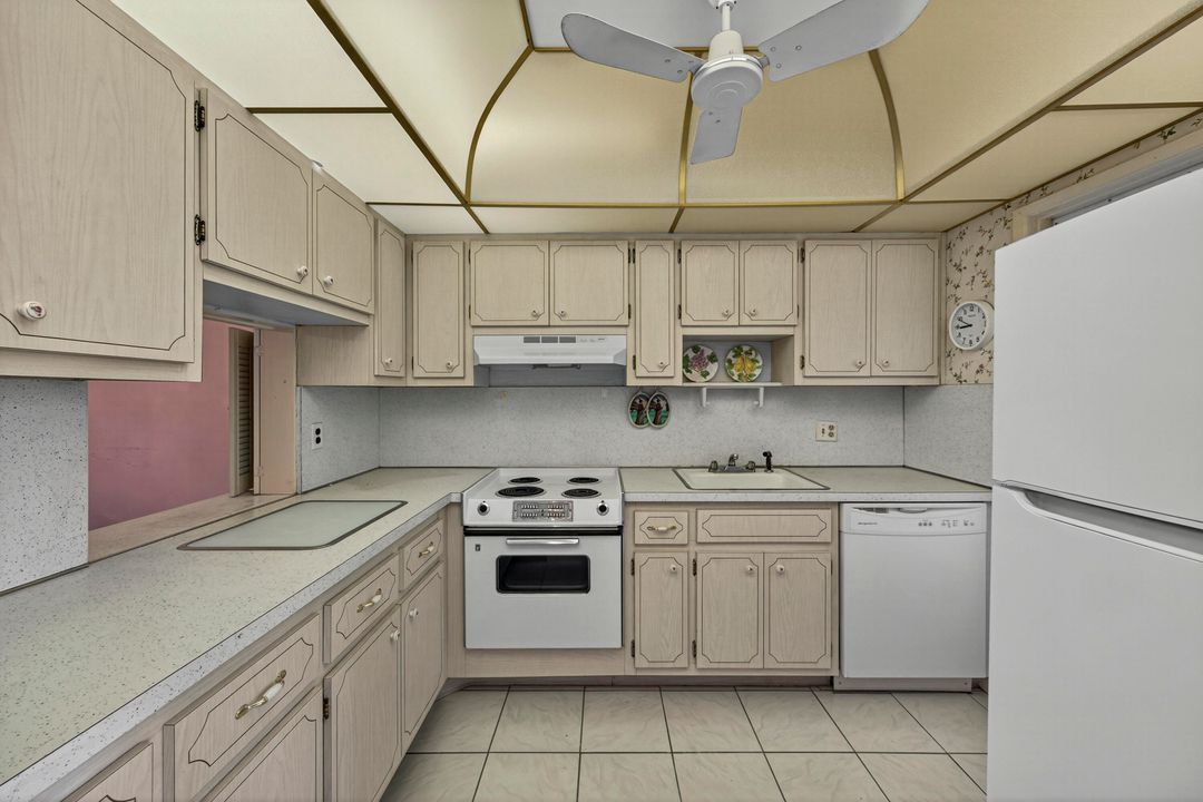 Active With Contract: $158,788 (2 beds, 2 baths, 940 Square Feet)