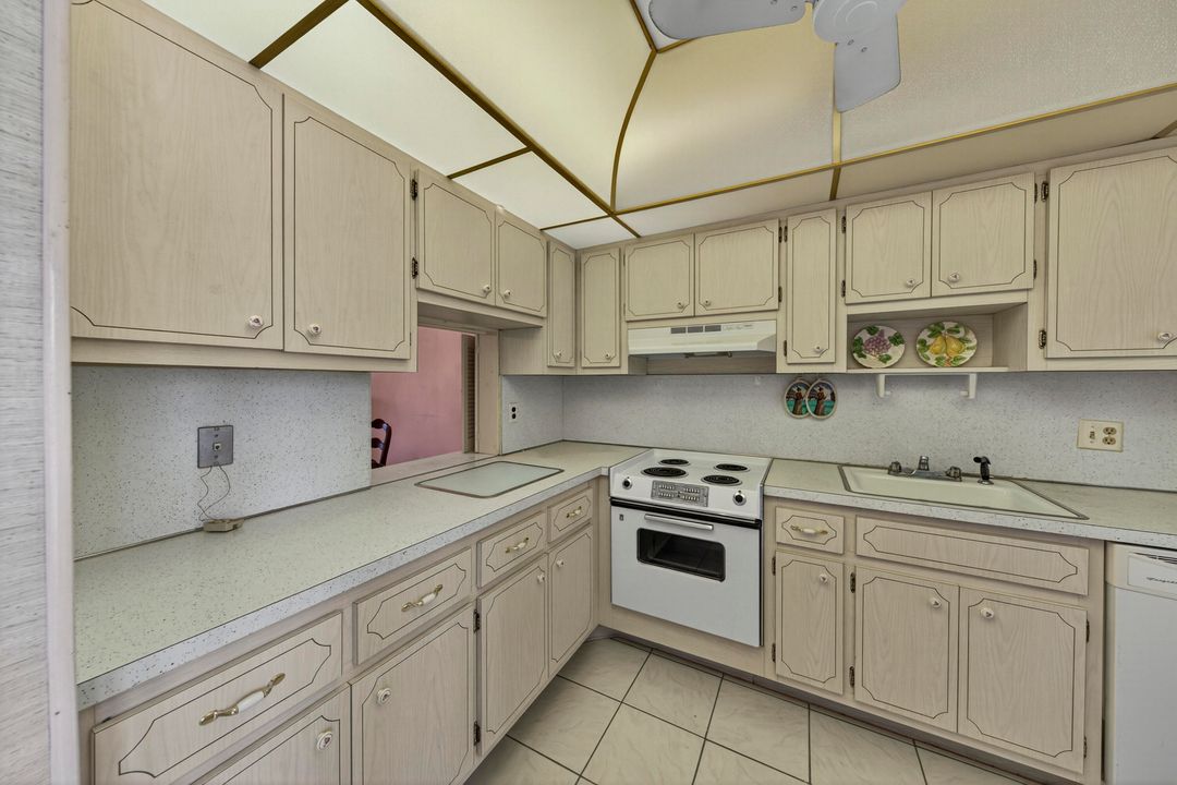 Active With Contract: $158,788 (2 beds, 2 baths, 940 Square Feet)