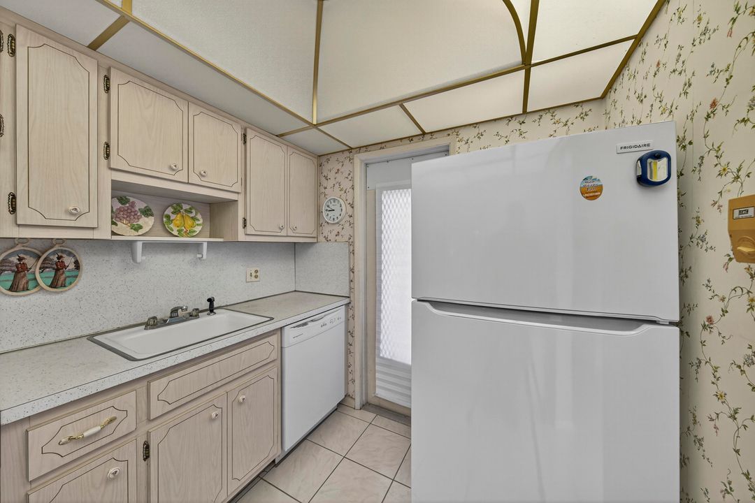 Active With Contract: $158,788 (2 beds, 2 baths, 940 Square Feet)
