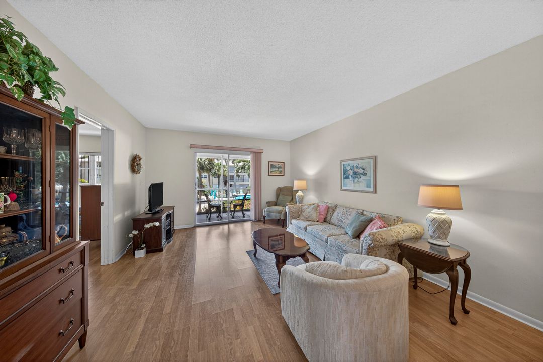 Active With Contract: $158,788 (2 beds, 2 baths, 940 Square Feet)