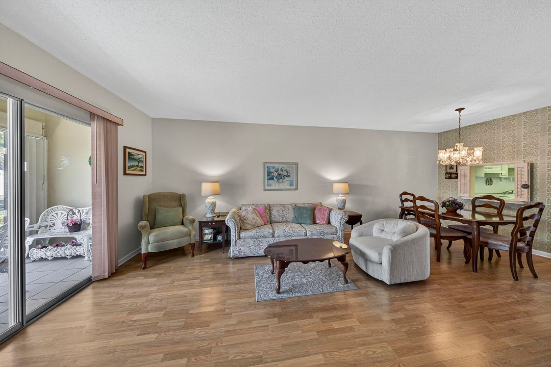 Active With Contract: $158,788 (2 beds, 2 baths, 940 Square Feet)