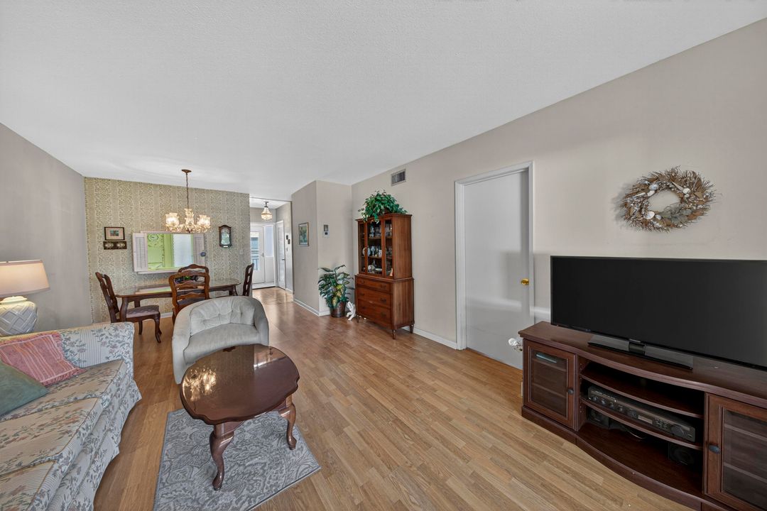 Active With Contract: $158,788 (2 beds, 2 baths, 940 Square Feet)