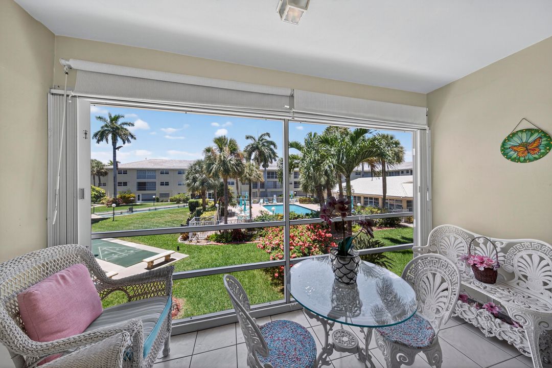 Active With Contract: $158,788 (2 beds, 2 baths, 940 Square Feet)