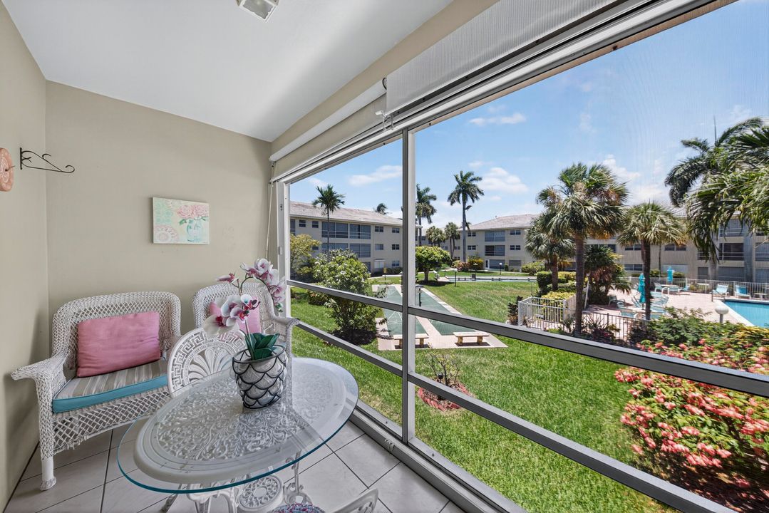 Active With Contract: $158,788 (2 beds, 2 baths, 940 Square Feet)