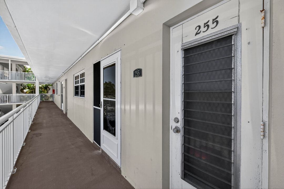 Active With Contract: $158,788 (2 beds, 2 baths, 940 Square Feet)