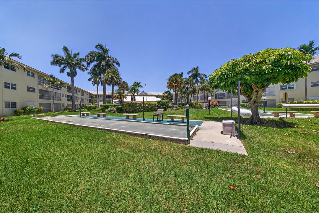 Active With Contract: $158,788 (2 beds, 2 baths, 940 Square Feet)