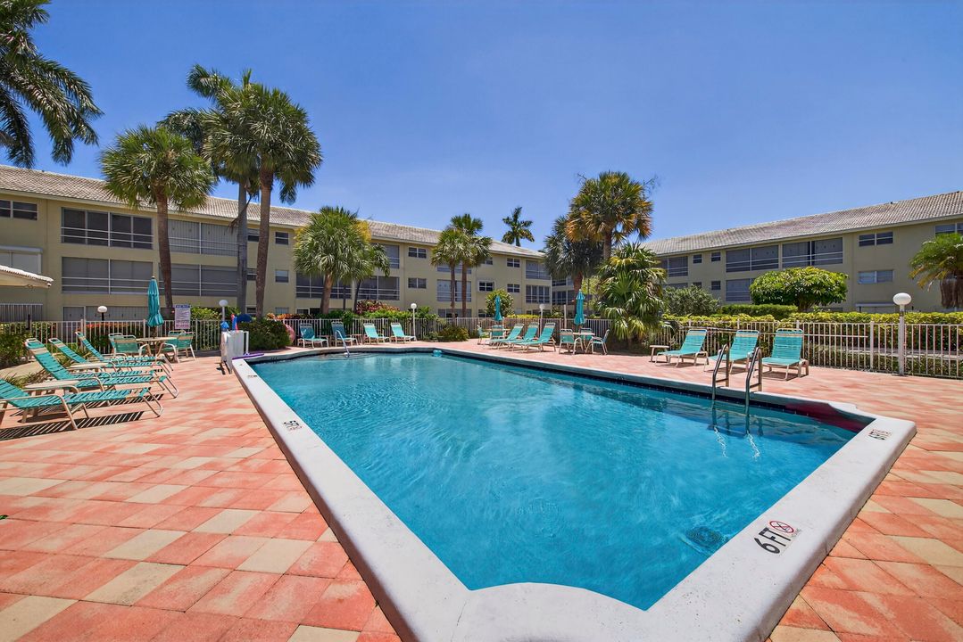 Active With Contract: $158,788 (2 beds, 2 baths, 940 Square Feet)