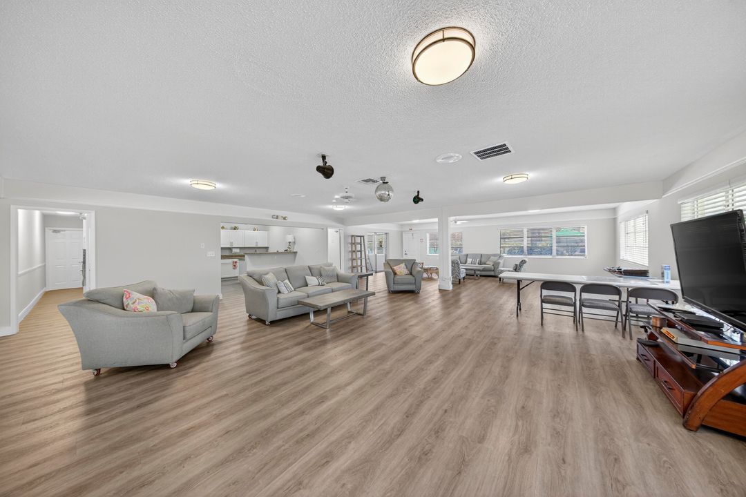 Active With Contract: $158,788 (2 beds, 2 baths, 940 Square Feet)