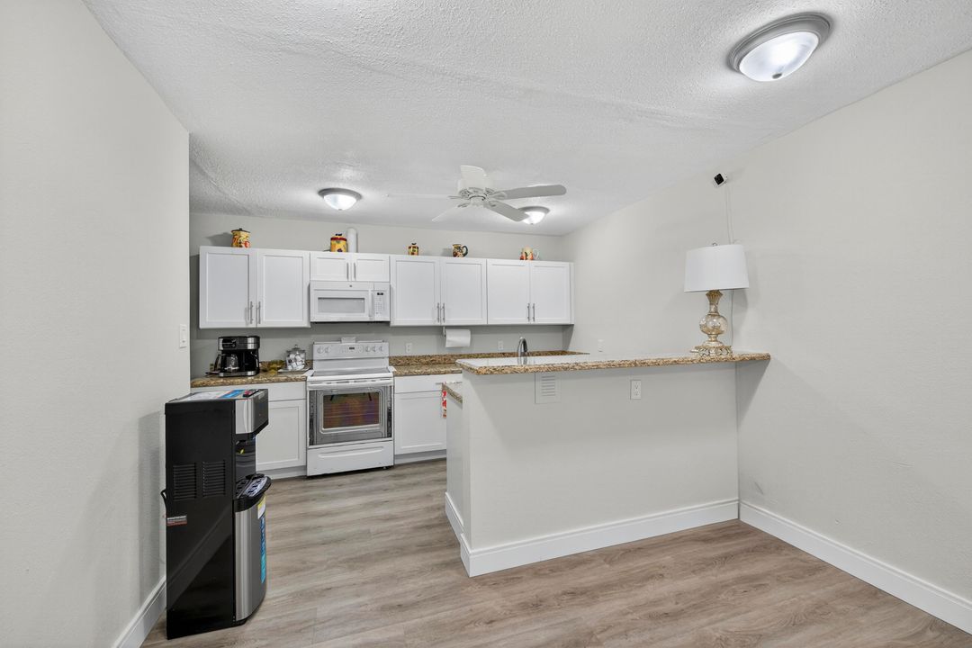 Active With Contract: $158,788 (2 beds, 2 baths, 940 Square Feet)