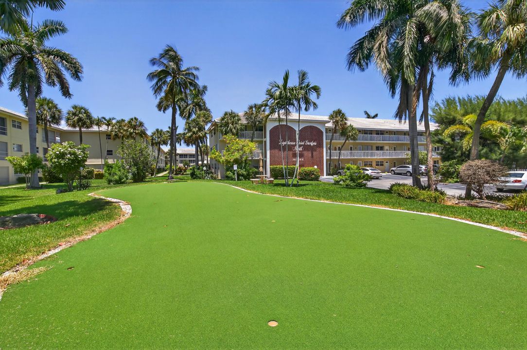 Active With Contract: $158,788 (2 beds, 2 baths, 940 Square Feet)