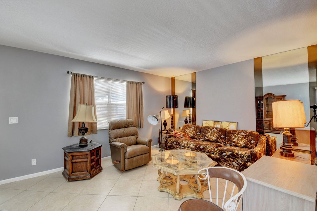 待售: $80,000 (1 贝兹, 1 浴室, 760 平方英尺)