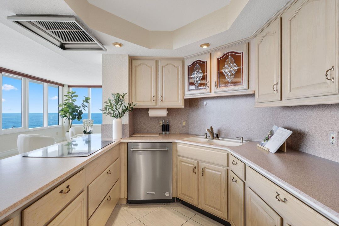 Active With Contract: $1,595,000 (2 beds, 2 baths, 1820 Square Feet)