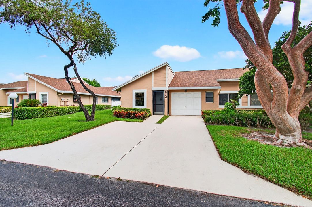 合同活跃: $259,900 (2 贝兹, 2 浴室, 1100 平方英尺)