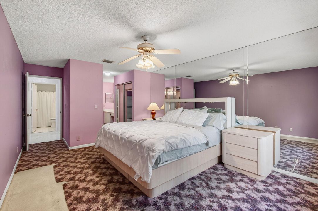 合同活跃: $259,900 (2 贝兹, 2 浴室, 1100 平方英尺)