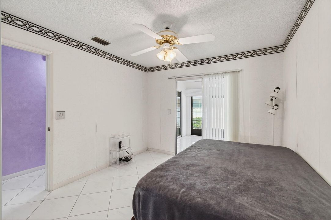 合同活跃: $259,900 (2 贝兹, 2 浴室, 1100 平方英尺)