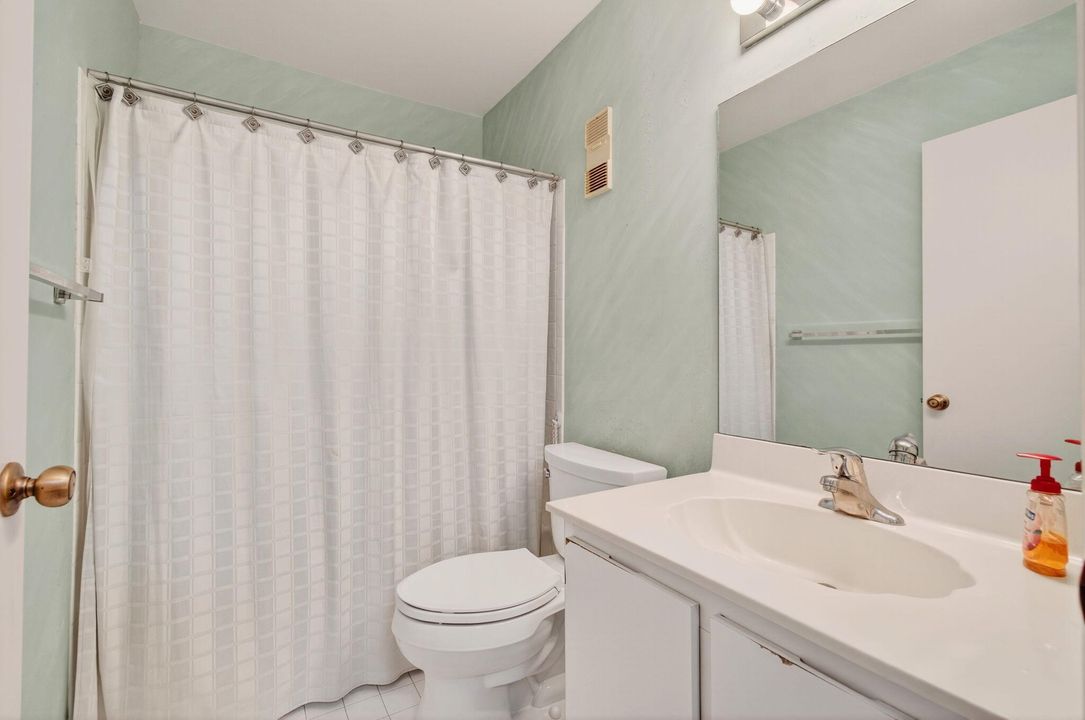 合同活跃: $259,900 (2 贝兹, 2 浴室, 1100 平方英尺)