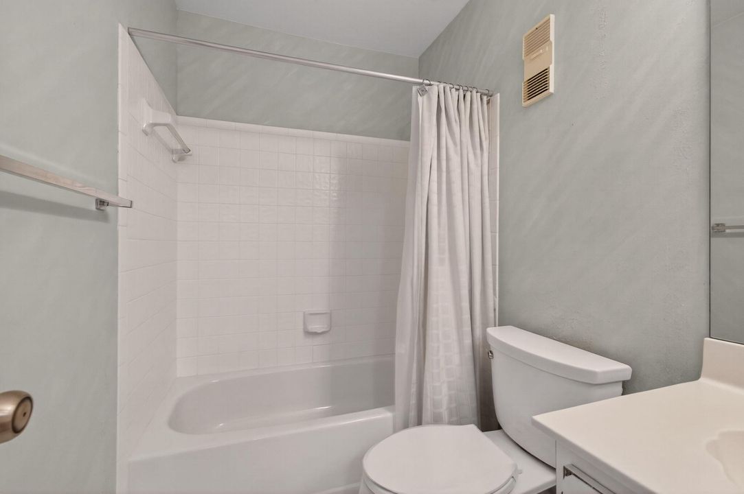 合同活跃: $259,900 (2 贝兹, 2 浴室, 1100 平方英尺)