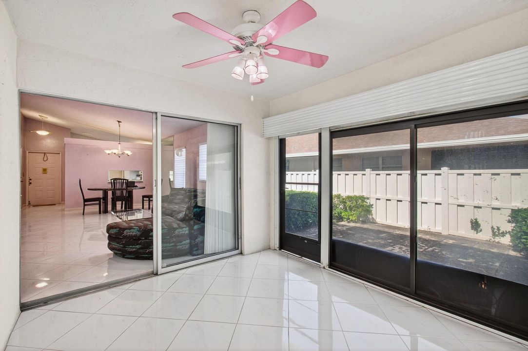 合同活跃: $259,900 (2 贝兹, 2 浴室, 1100 平方英尺)