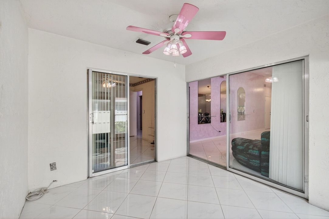 合同活跃: $259,900 (2 贝兹, 2 浴室, 1100 平方英尺)