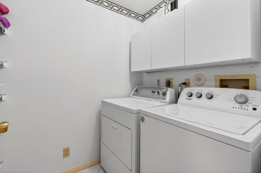 合同活跃: $259,900 (2 贝兹, 2 浴室, 1100 平方英尺)