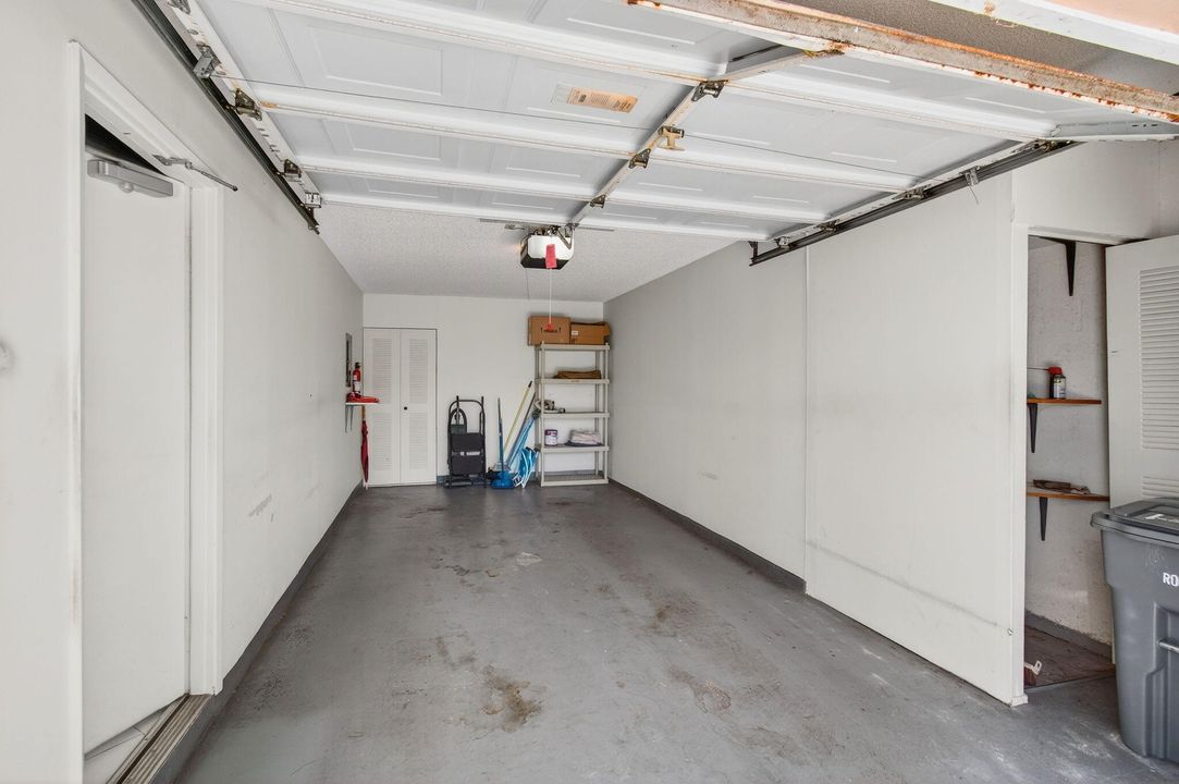 合同活跃: $259,900 (2 贝兹, 2 浴室, 1100 平方英尺)