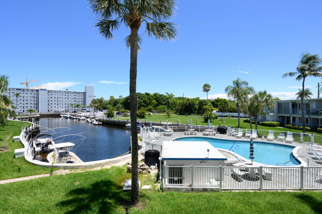 For Sale: $275,000 (1 beds, 1 baths, 810 Square Feet)