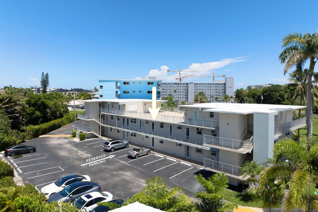 For Sale: $275,000 (1 beds, 1 baths, 810 Square Feet)