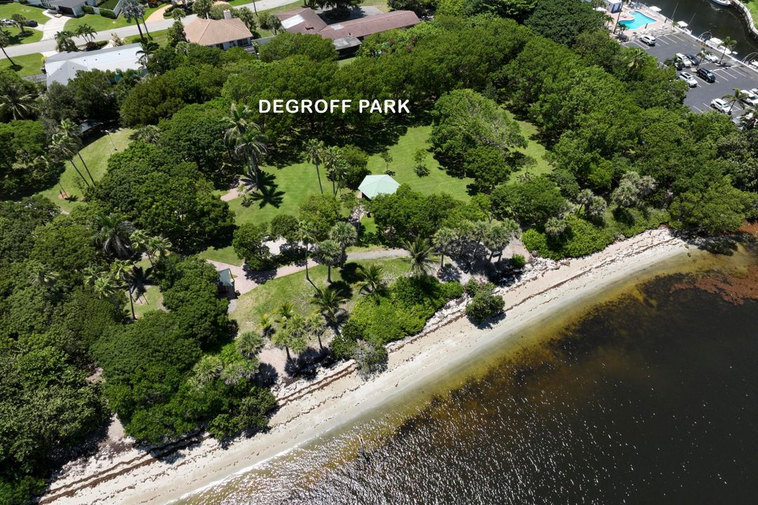 For Sale: $275,000 (1 beds, 1 baths, 810 Square Feet)