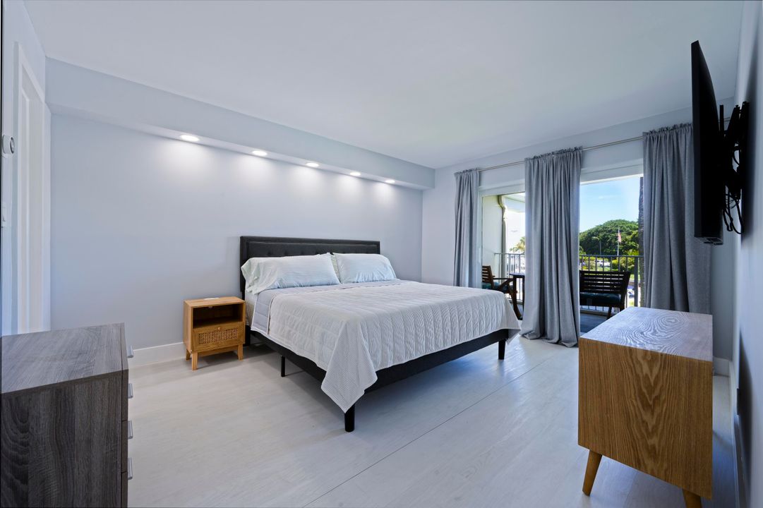 For Sale: $275,000 (1 beds, 1 baths, 810 Square Feet)