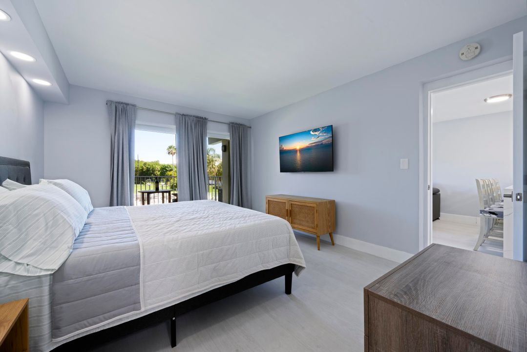 For Sale: $275,000 (1 beds, 1 baths, 810 Square Feet)