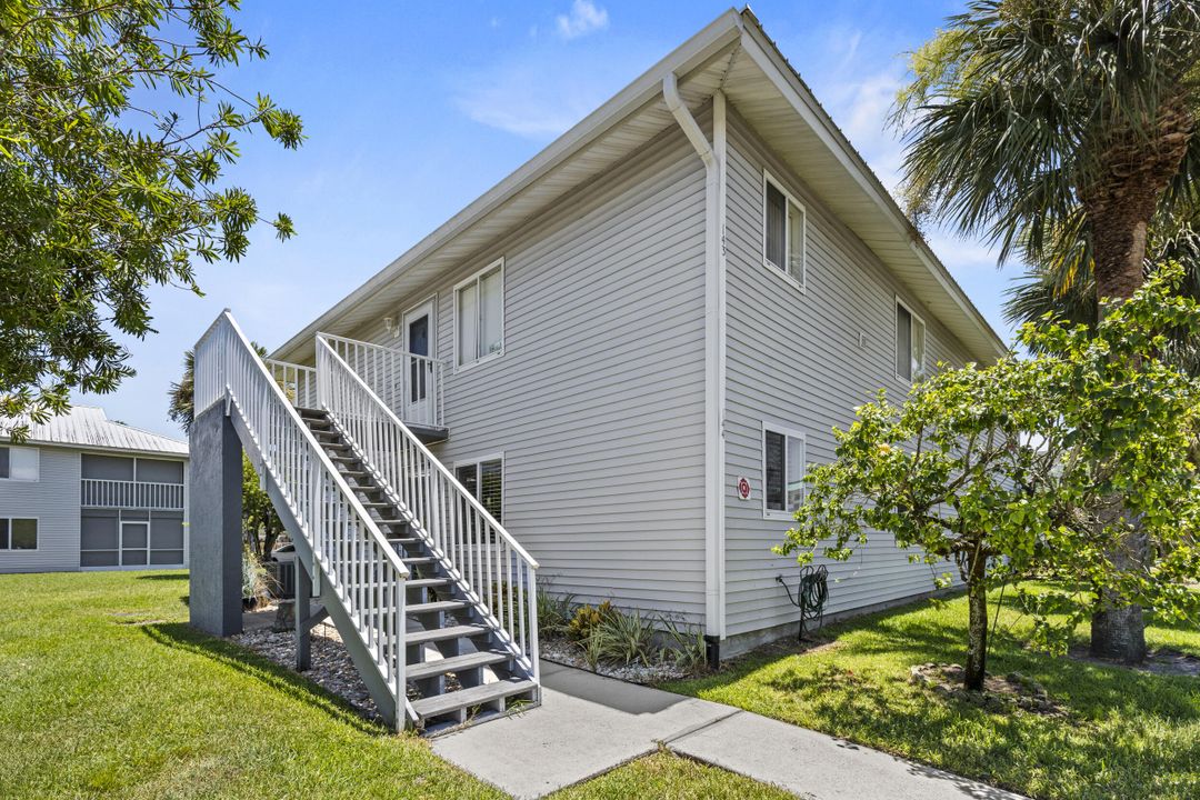 合同活跃: $149,900 (2 贝兹, 2 浴室, 948 平方英尺)