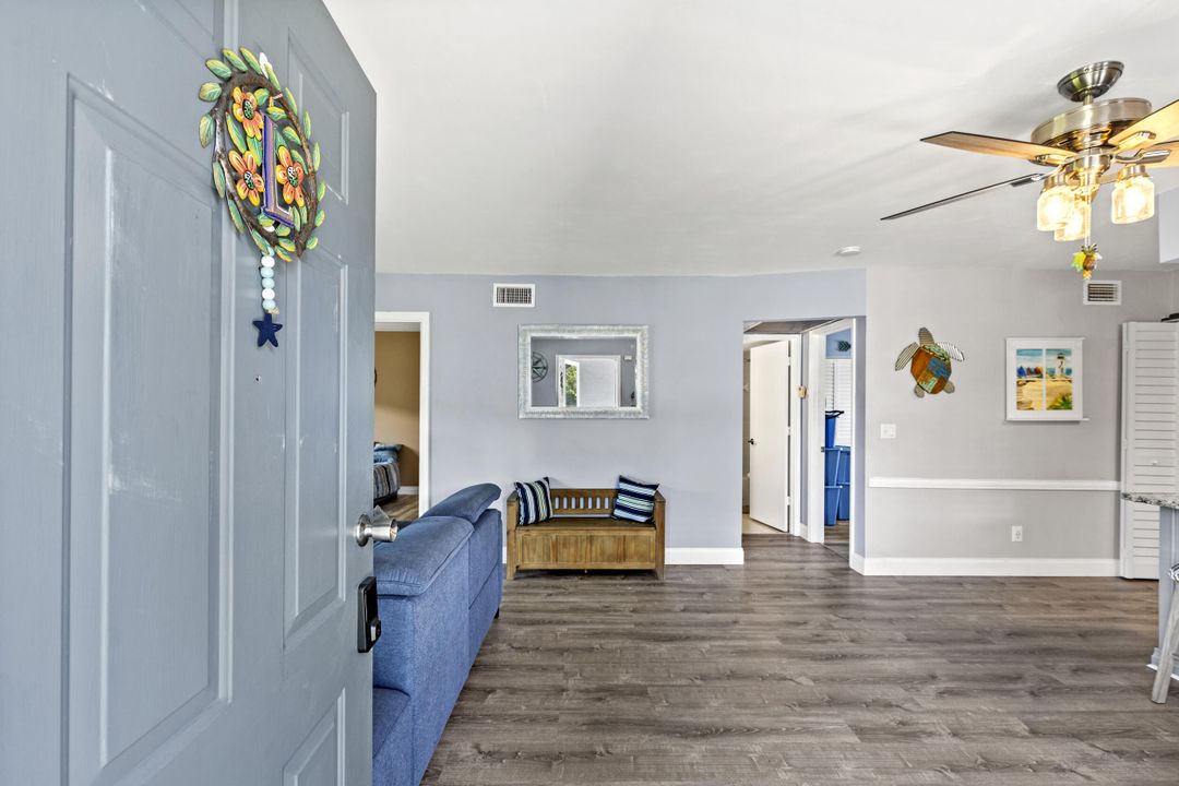 合同活跃: $149,900 (2 贝兹, 2 浴室, 948 平方英尺)