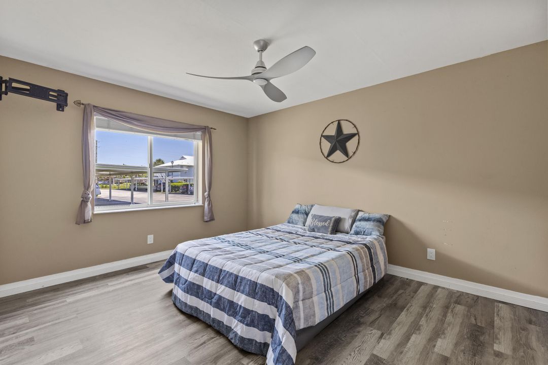 合同活跃: $149,900 (2 贝兹, 2 浴室, 948 平方英尺)