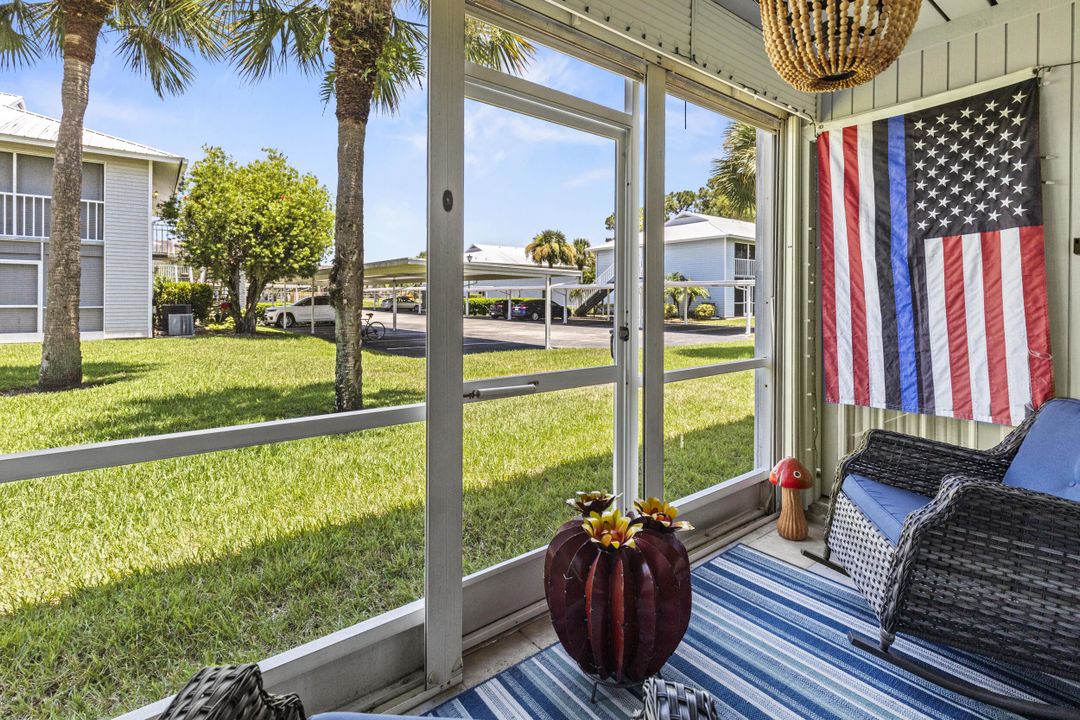 合同活跃: $149,900 (2 贝兹, 2 浴室, 948 平方英尺)