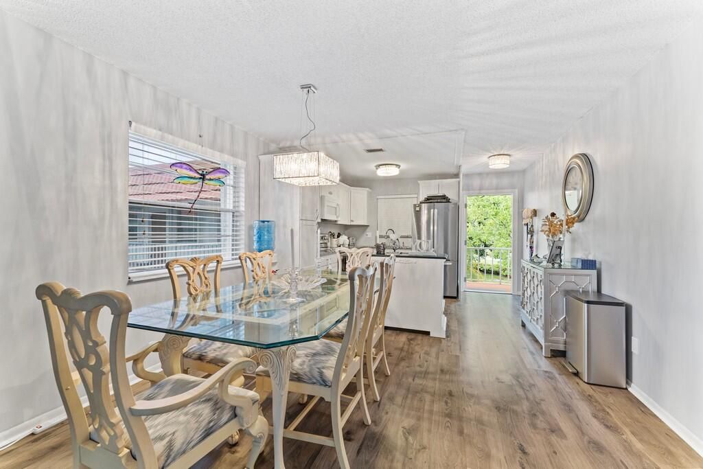 Под контрактом: $2,000 (2 спален, 2 ванн, 1089 Квадратных фут)