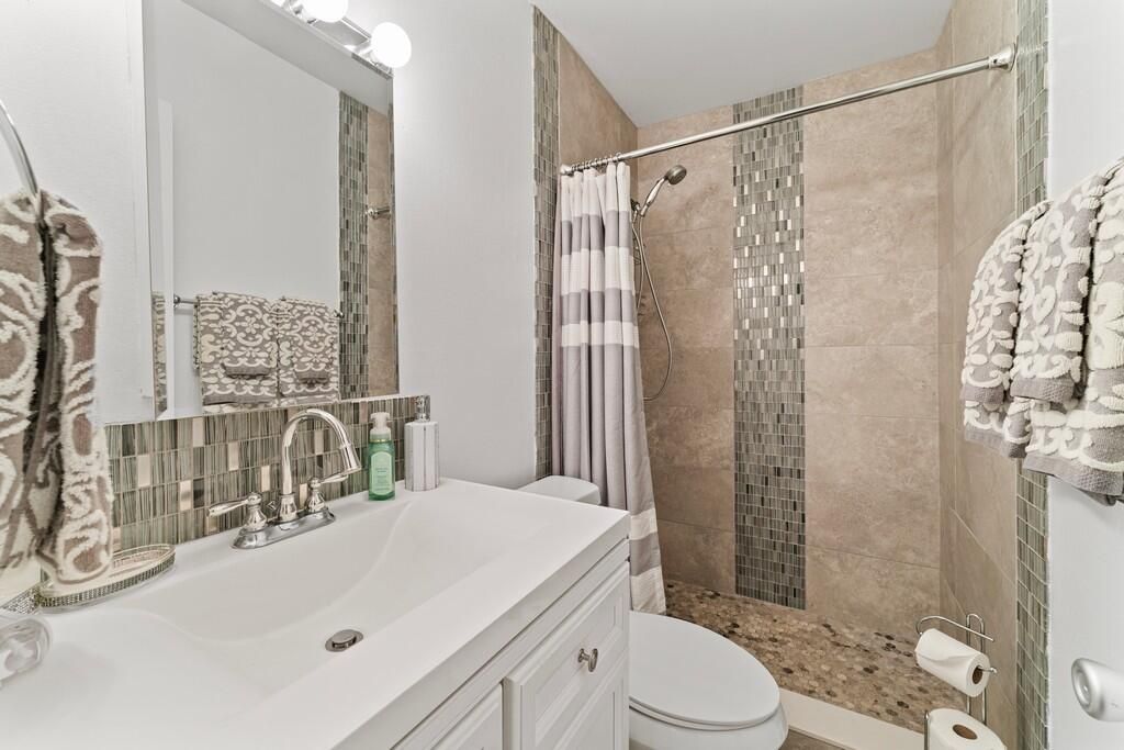 Под контрактом: $2,000 (2 спален, 2 ванн, 1089 Квадратных фут)