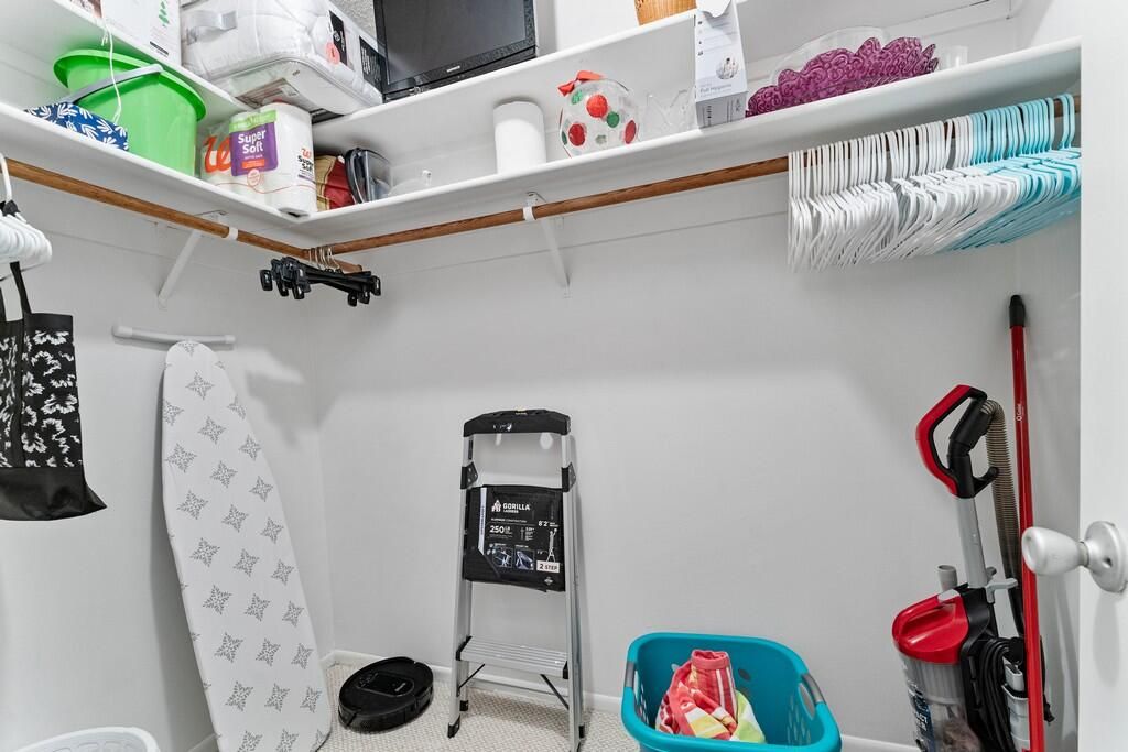 Под контрактом: $2,000 (2 спален, 2 ванн, 1089 Квадратных фут)