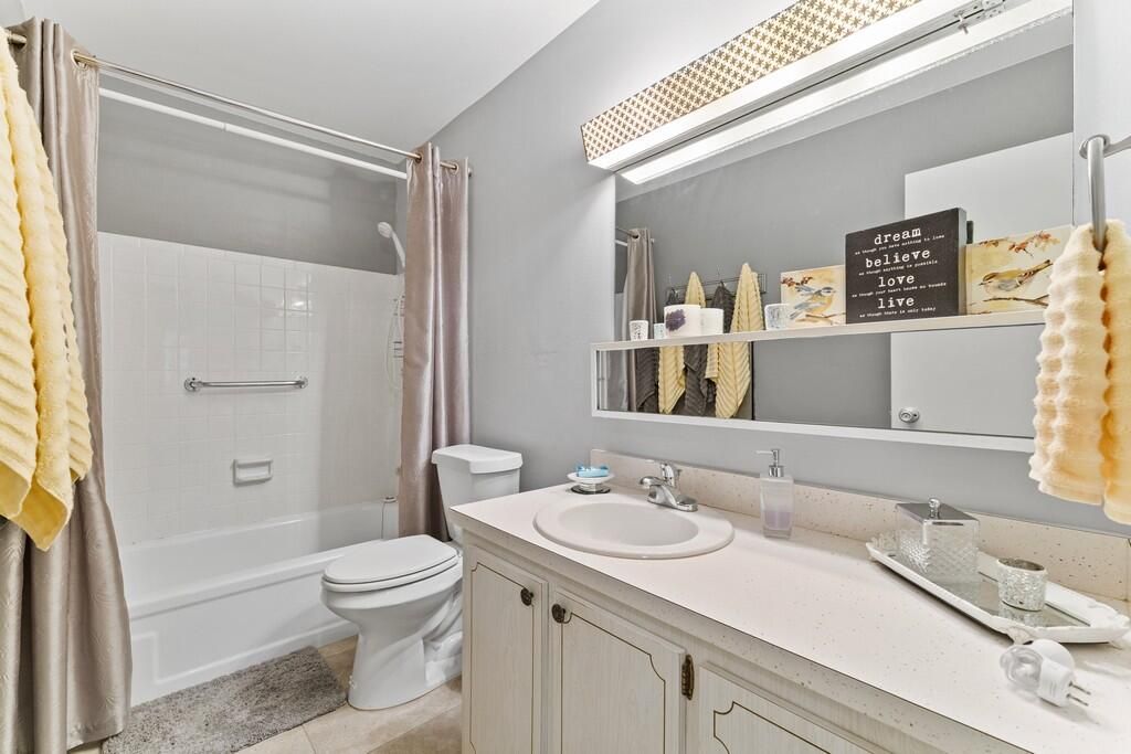 Под контрактом: $2,000 (2 спален, 2 ванн, 1089 Квадратных фут)