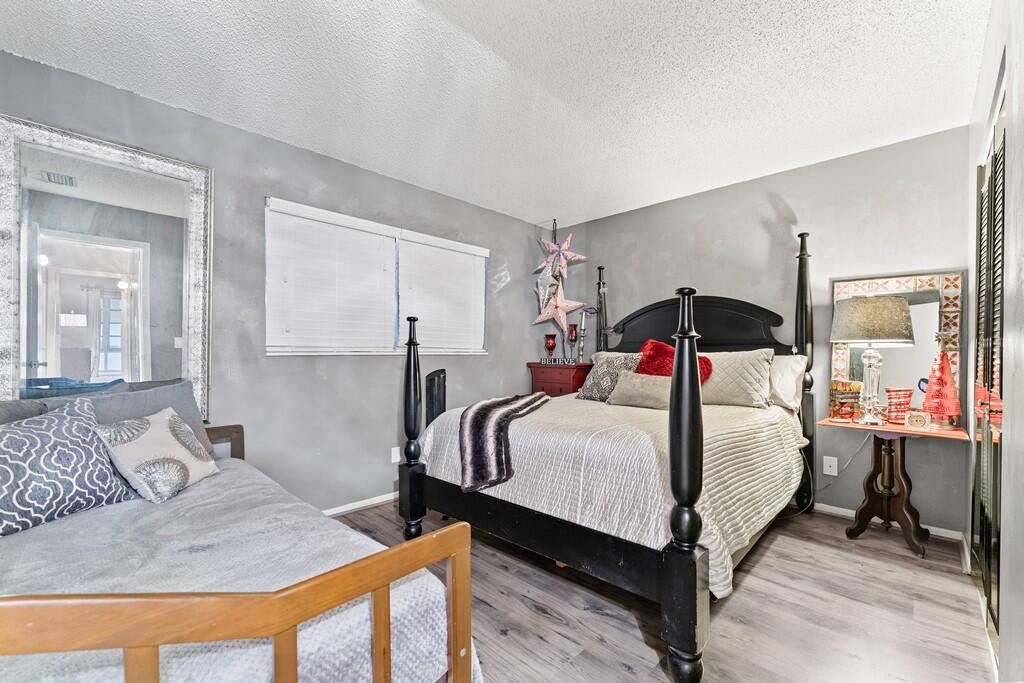 Под контрактом: $2,000 (2 спален, 2 ванн, 1089 Квадратных фут)