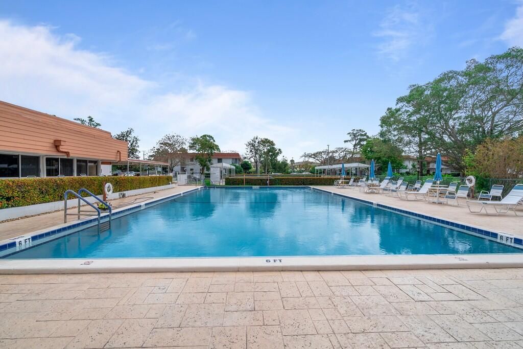 Под контрактом: $2,000 (2 спален, 2 ванн, 1089 Квадратных фут)