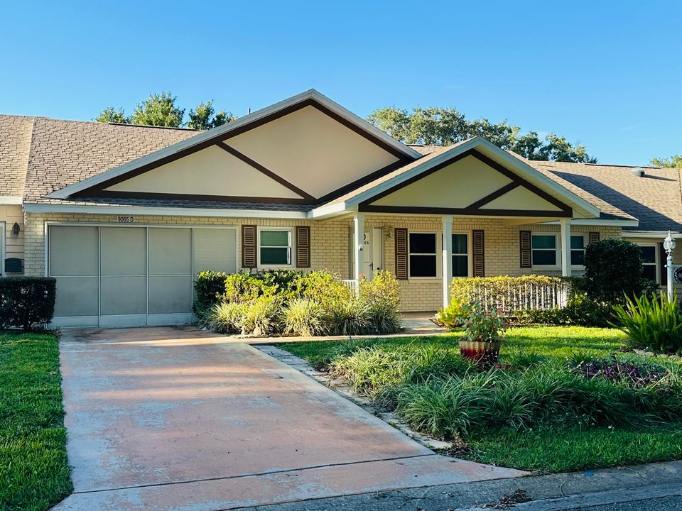 Active With Contract: $134,800 (2 beds, 2 baths, 1369 Square Feet)