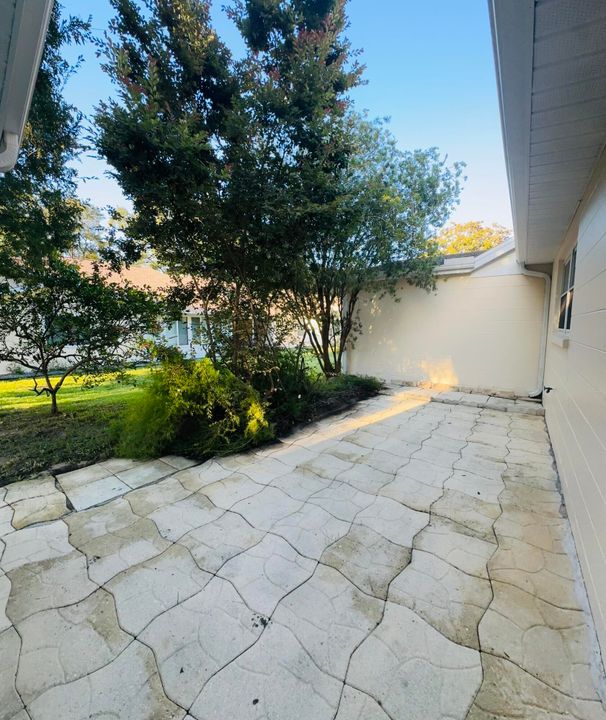 Active With Contract: $134,800 (2 beds, 2 baths, 1369 Square Feet)