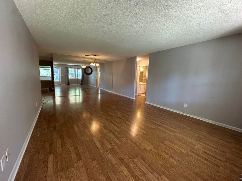 Active With Contract: $134,800 (2 beds, 2 baths, 1369 Square Feet)