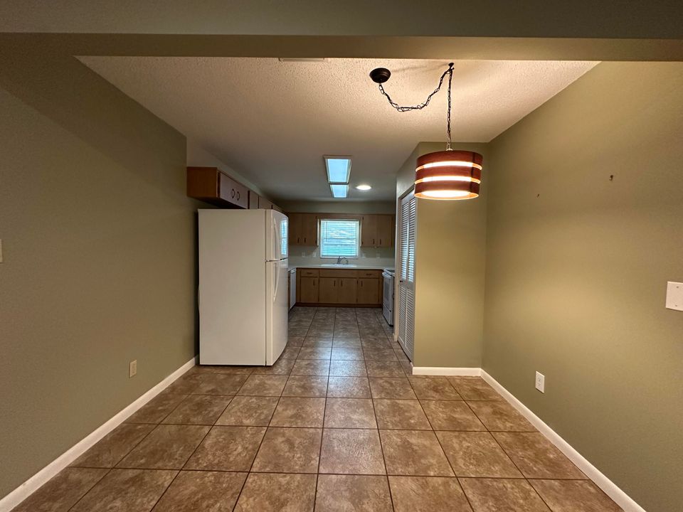 Active With Contract: $134,800 (2 beds, 2 baths, 1369 Square Feet)