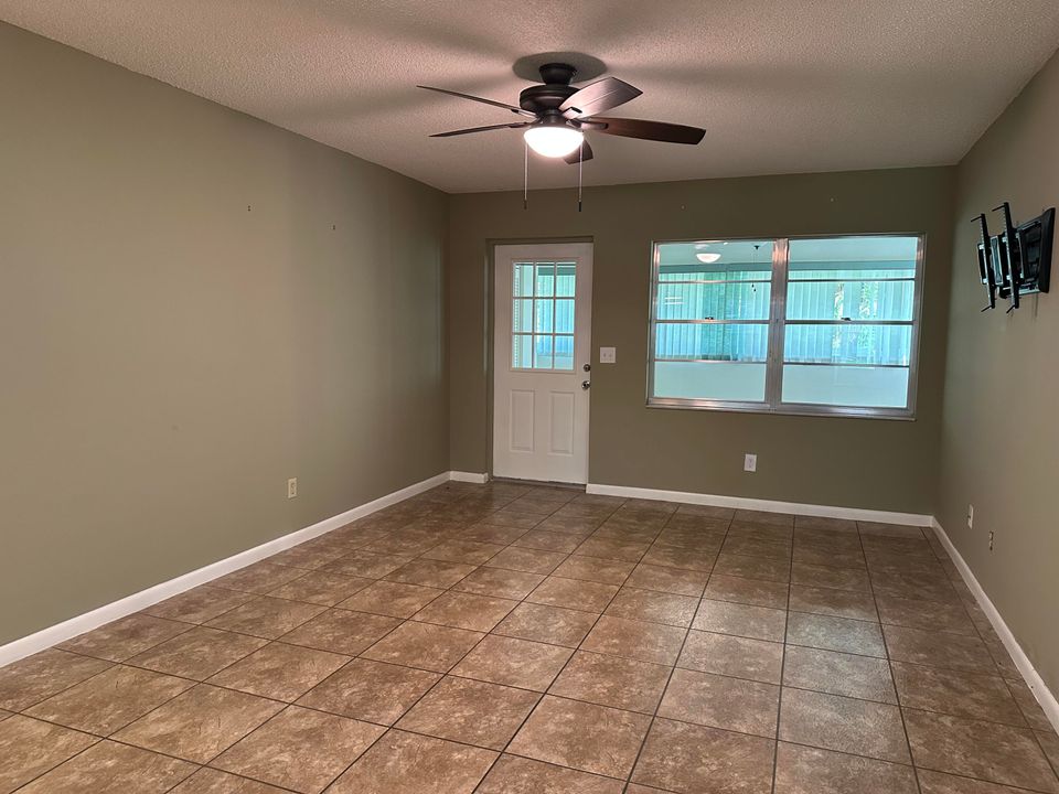 Active With Contract: $134,800 (2 beds, 2 baths, 1369 Square Feet)